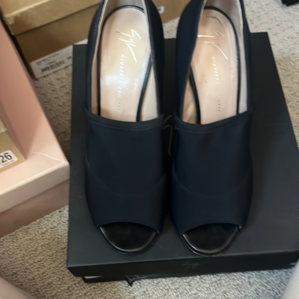 Gentle used comfortable Giuseppe Zanotti